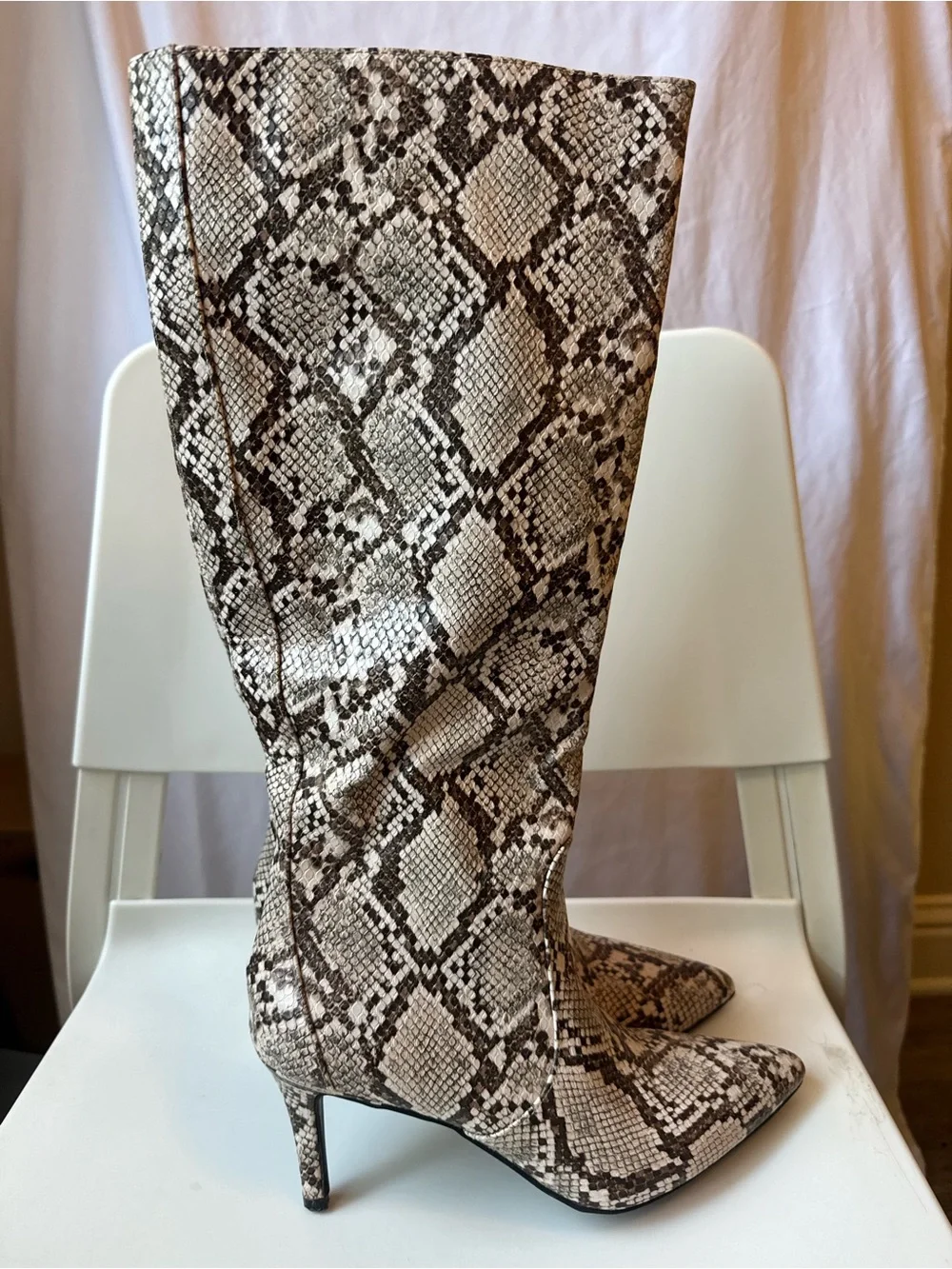 Snake Print Knee High Boots Pointed Toe Stiletto Size 8 Like New